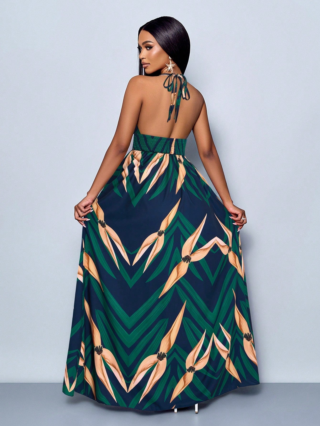 Vestido Longo Estampado Decote Halter Com Saia Rodada