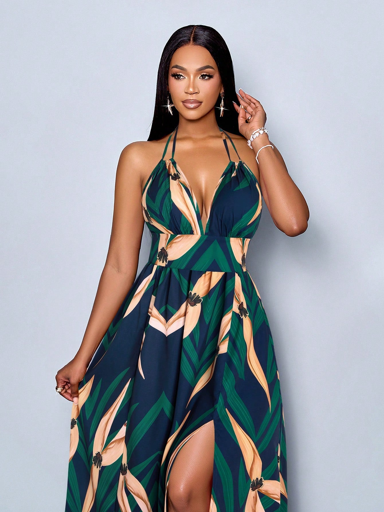 Vestido Longo Estampado Decote Halter Com Saia Rodada