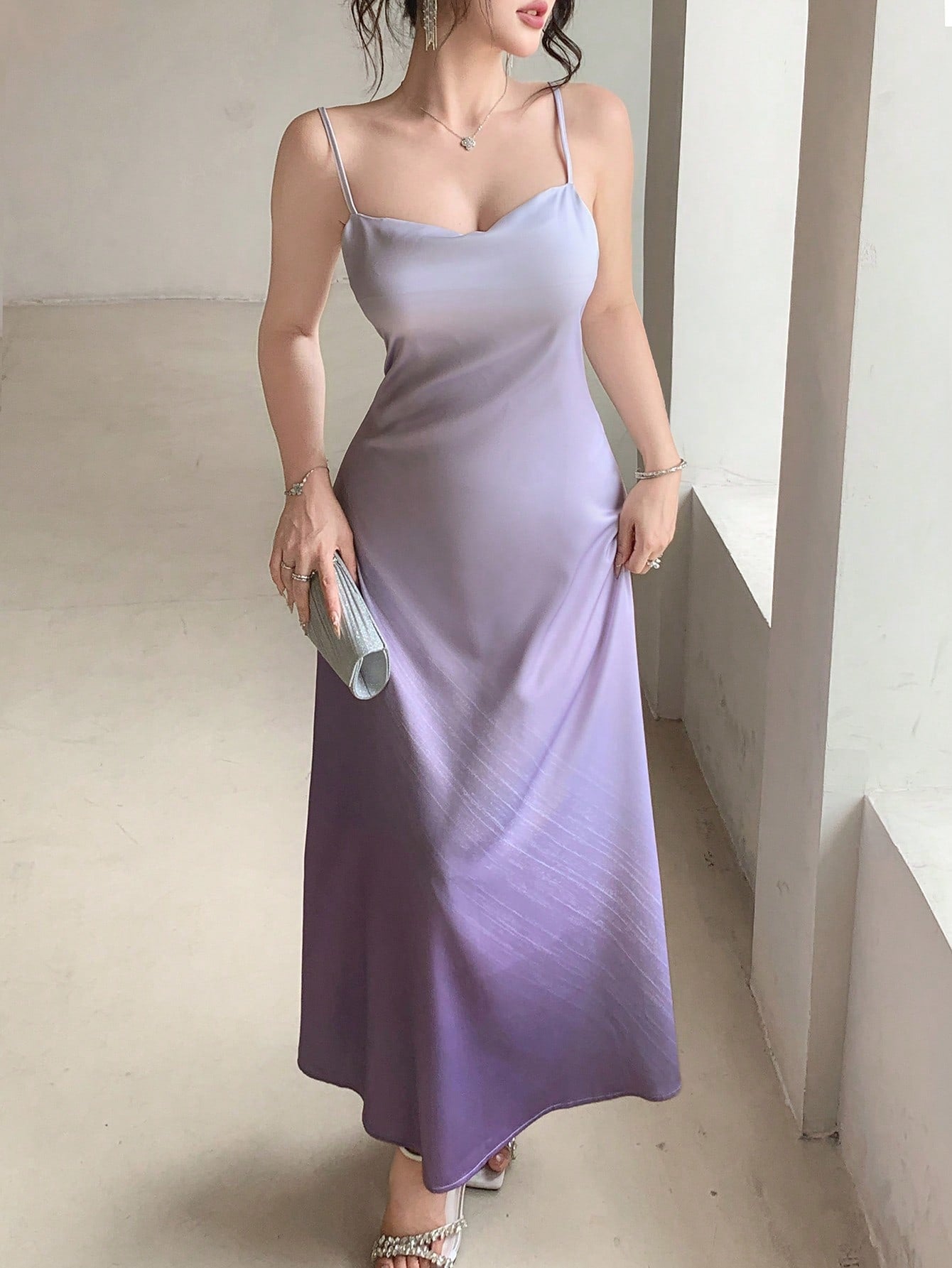 Vestido Longo De Cetim Com Alças Finas Elegante