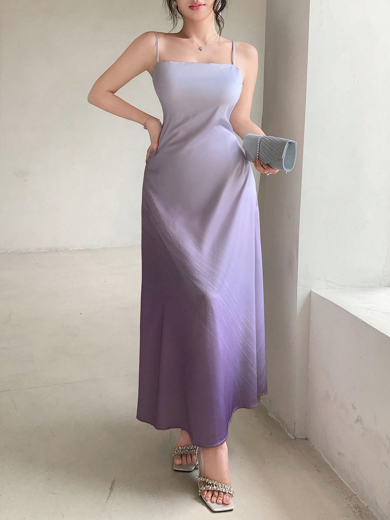 Vestido Longo De Cetim Com Alças Finas Elegante