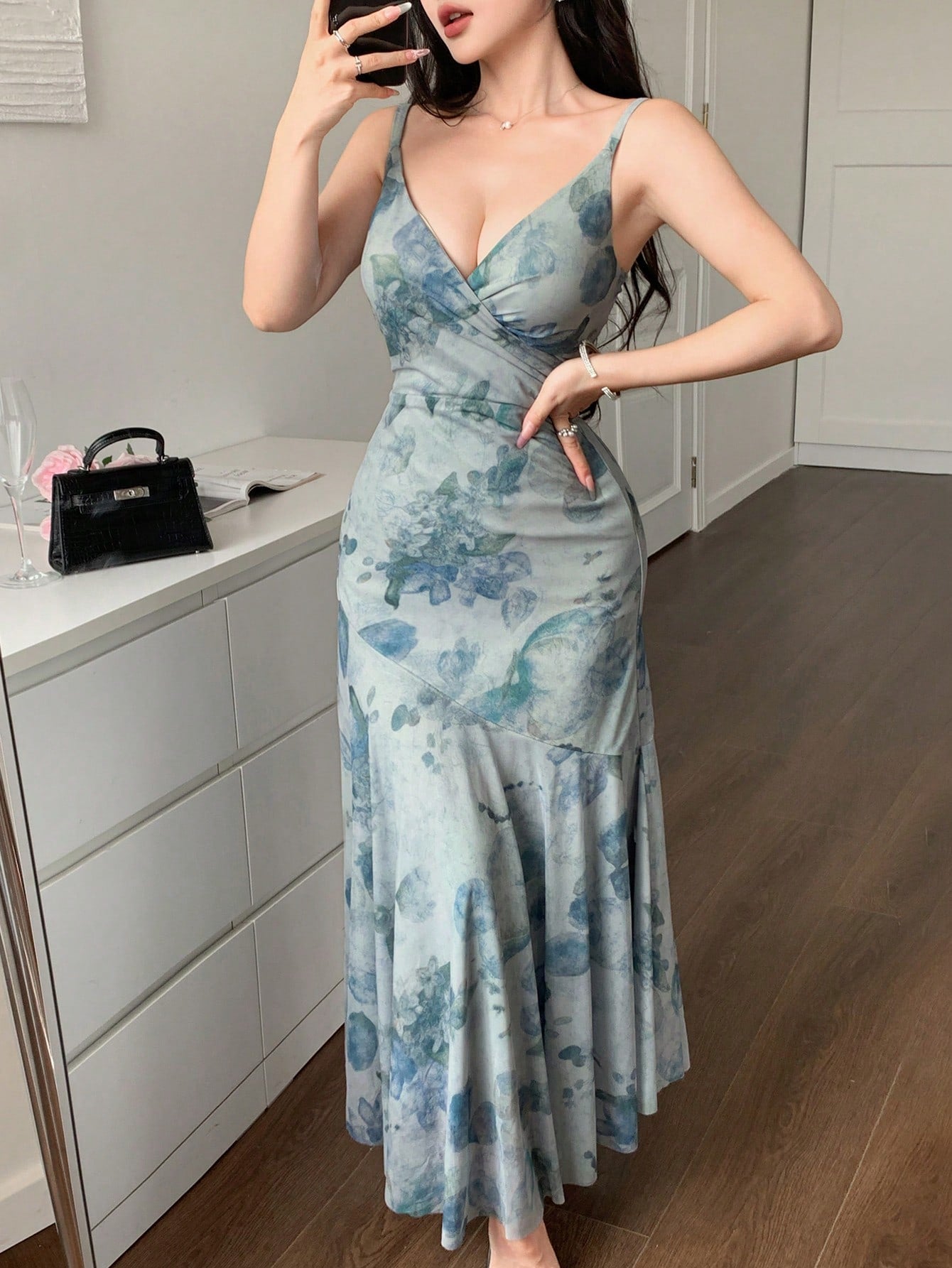 Vestido Longo Justo Floral Decote V Profundo