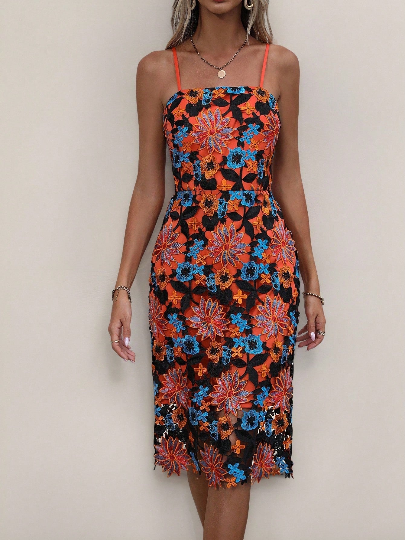 Vestido Elegante De Renda Com Transparência Floral Midi
