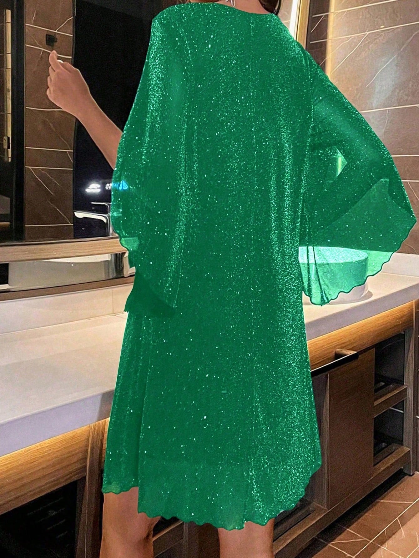 Vestido Curto Brilho Decote V Com Manga Solta Elegante