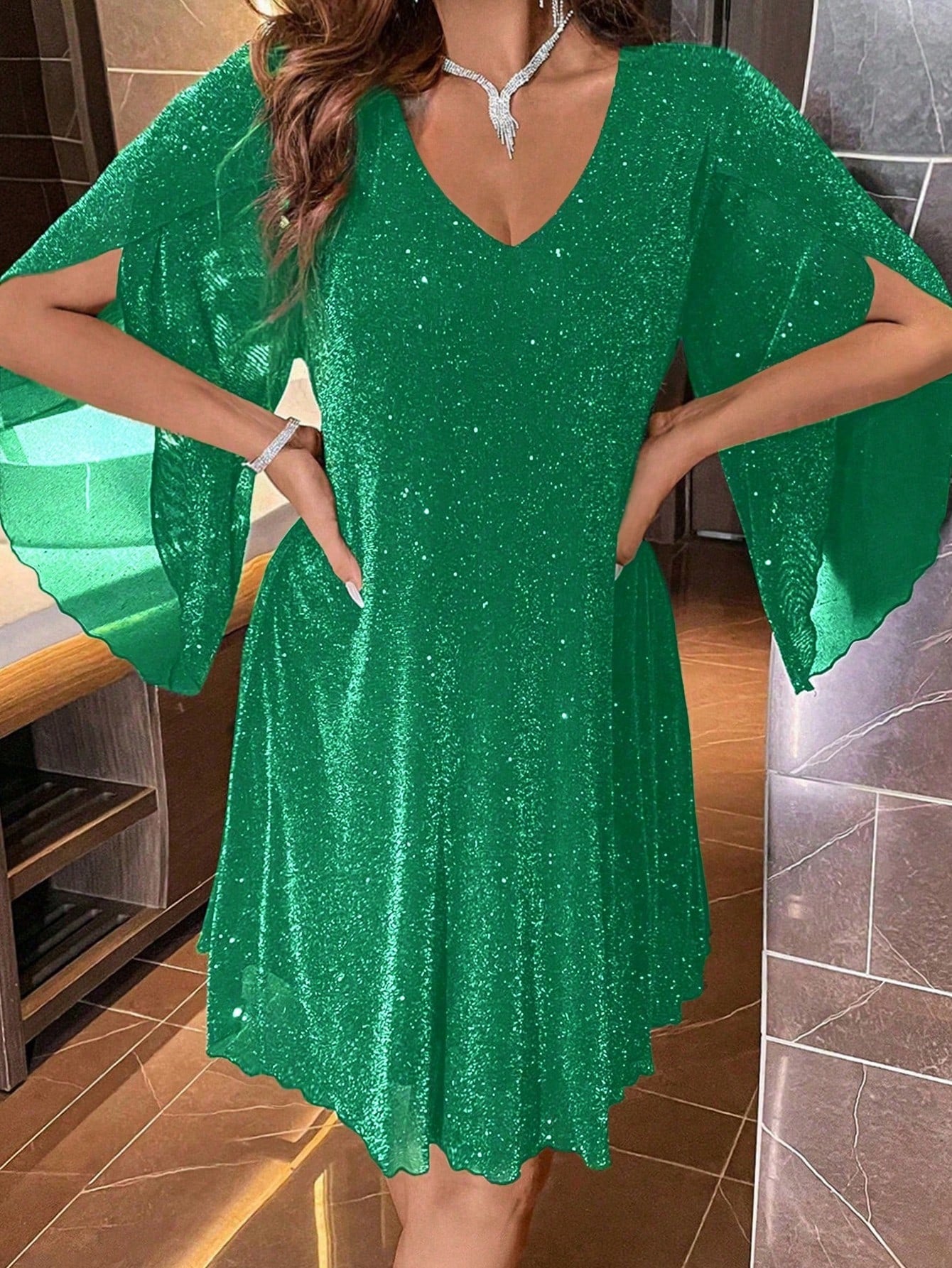 Vestido Curto Brilho Decote V Com Manga Solta Elegante