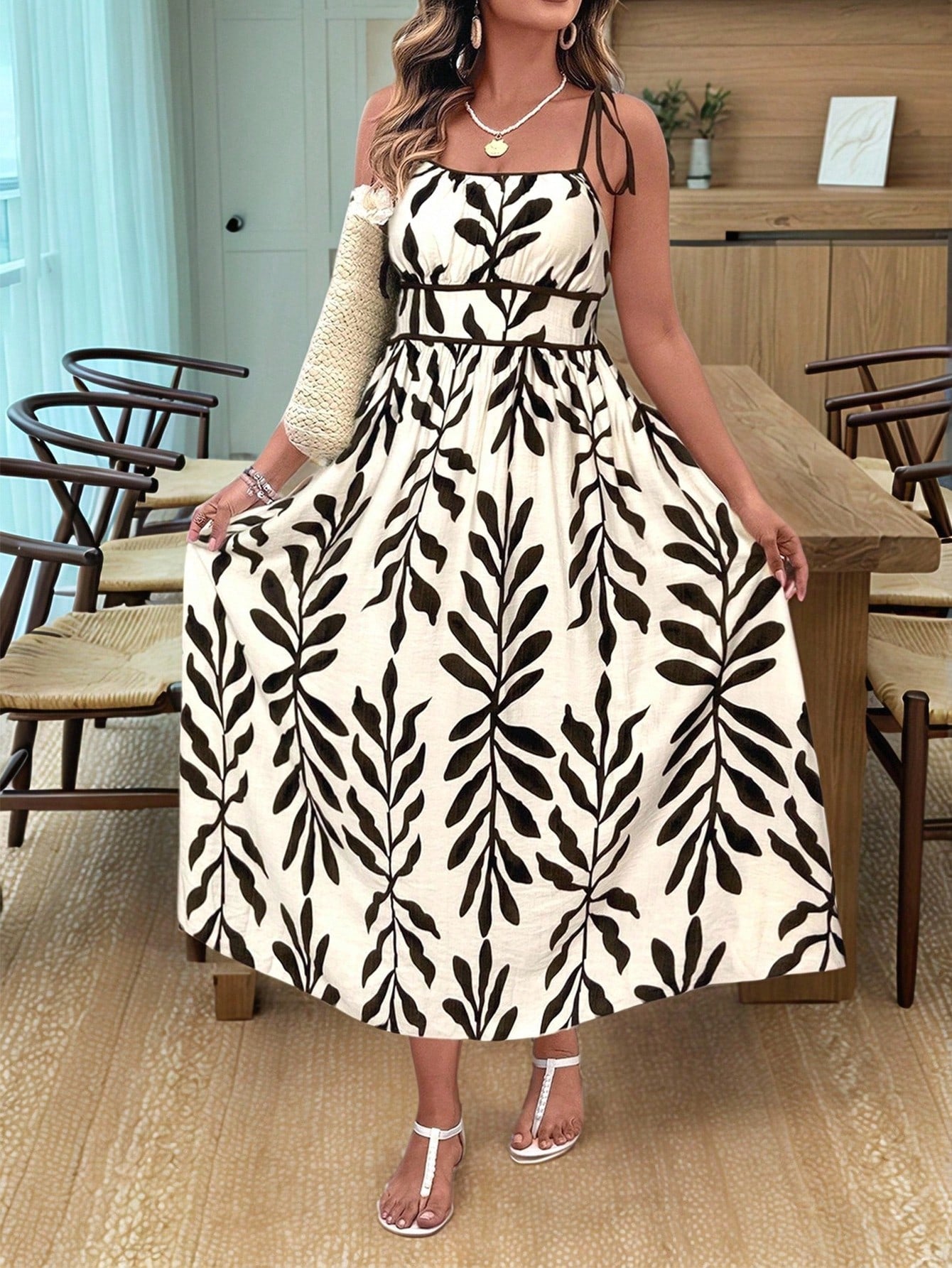 Vestido Longo Estampado com Alças Ajustáveis e Cintura Marcada