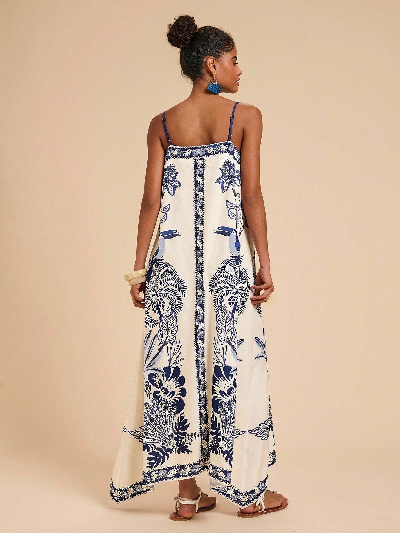 Vestido Longo Estampado Étnico Decote V Alças Finas