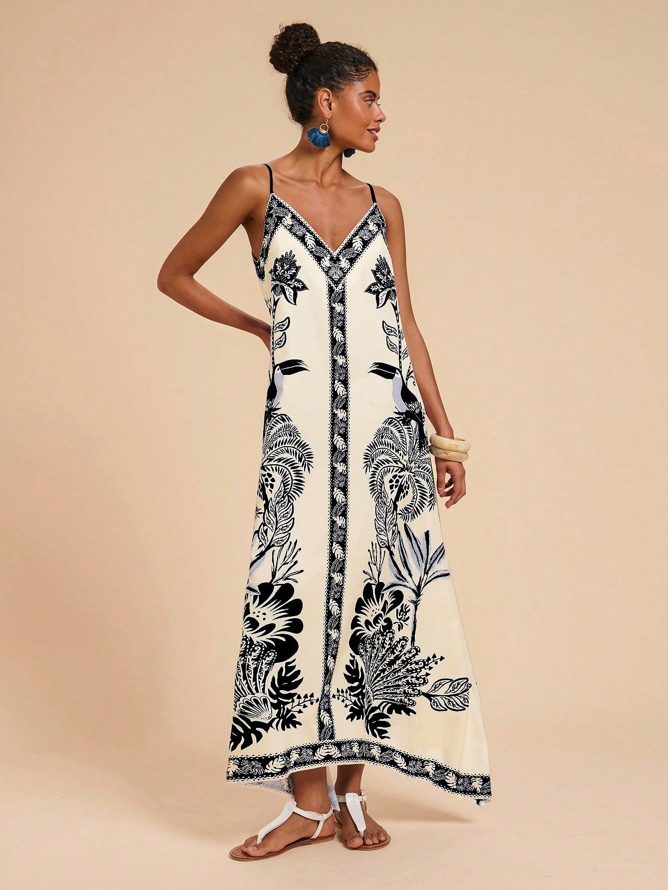 Vestido Longo Estampado Étnico Decote V Alças Finas
