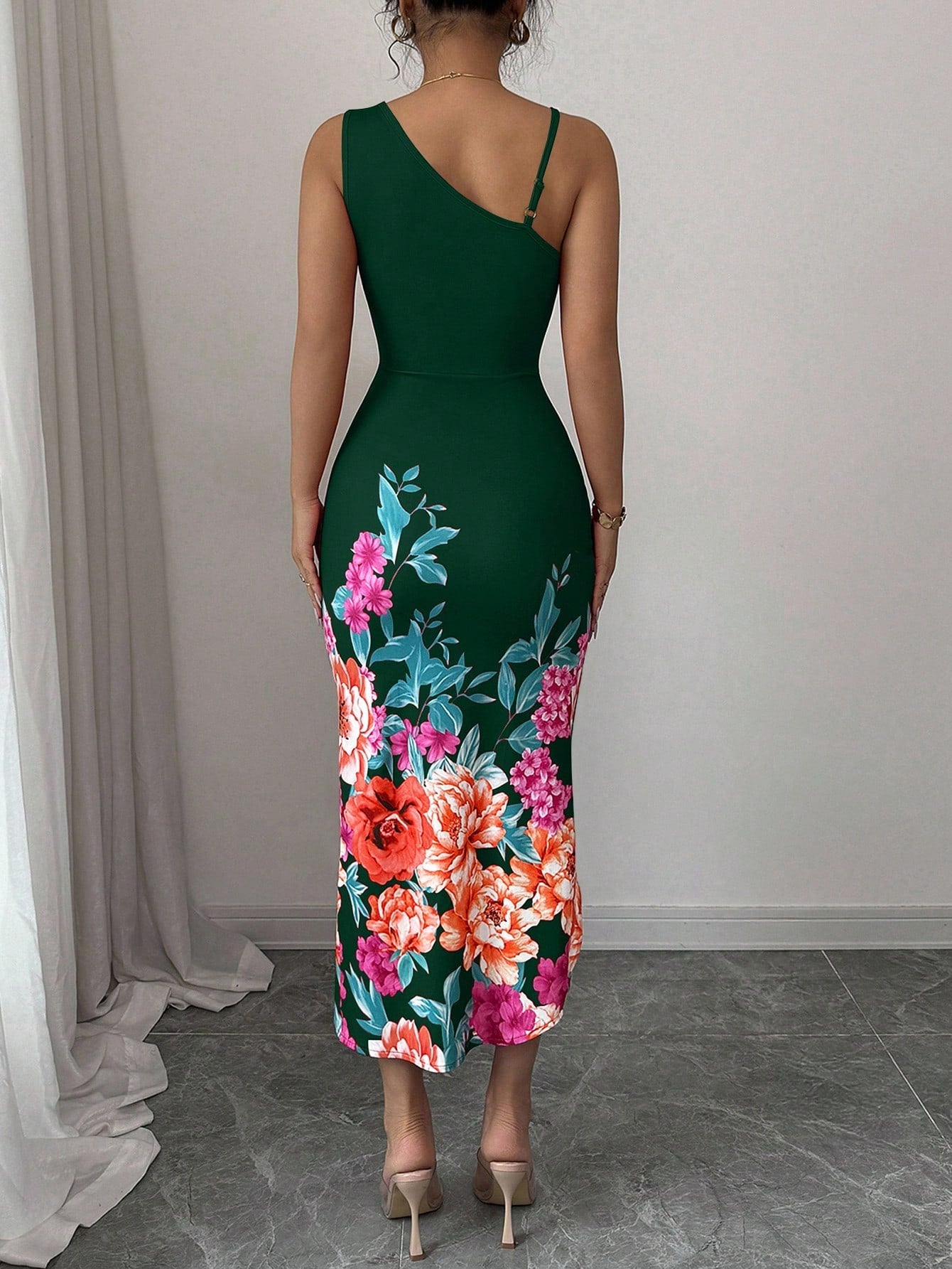 Vestido Midi Justo Com Estampa Floral E Fenda Lateral