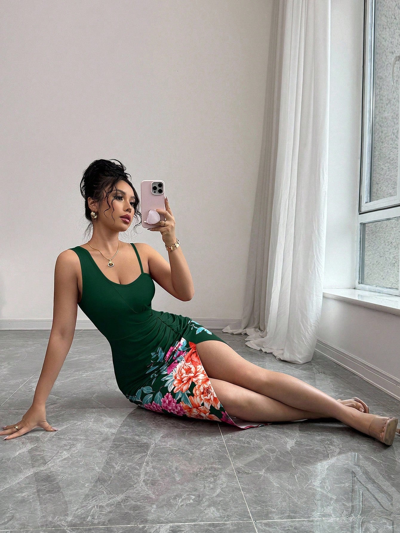 Vestido Midi Justo Com Estampa Floral E Fenda Lateral