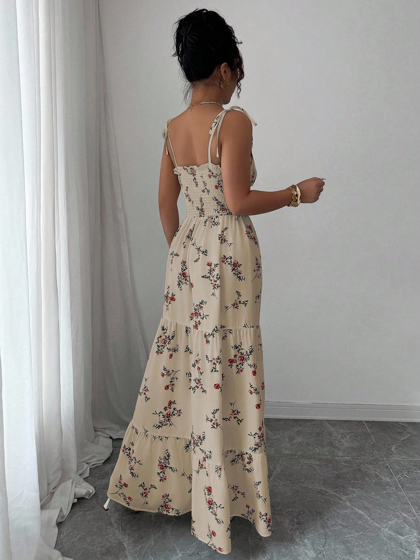 Vestido Longo Estampado Floral Com Alças Finas Ajustáveis