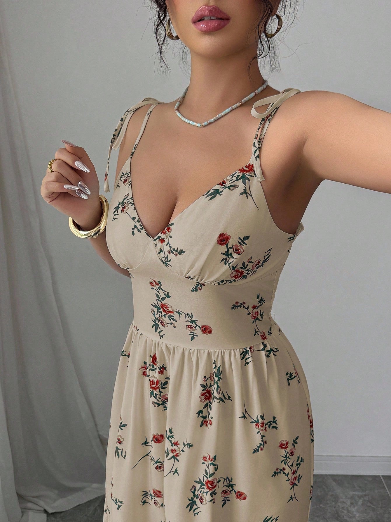 Vestido Longo Estampado Floral Com Alças Finas Ajustáveis