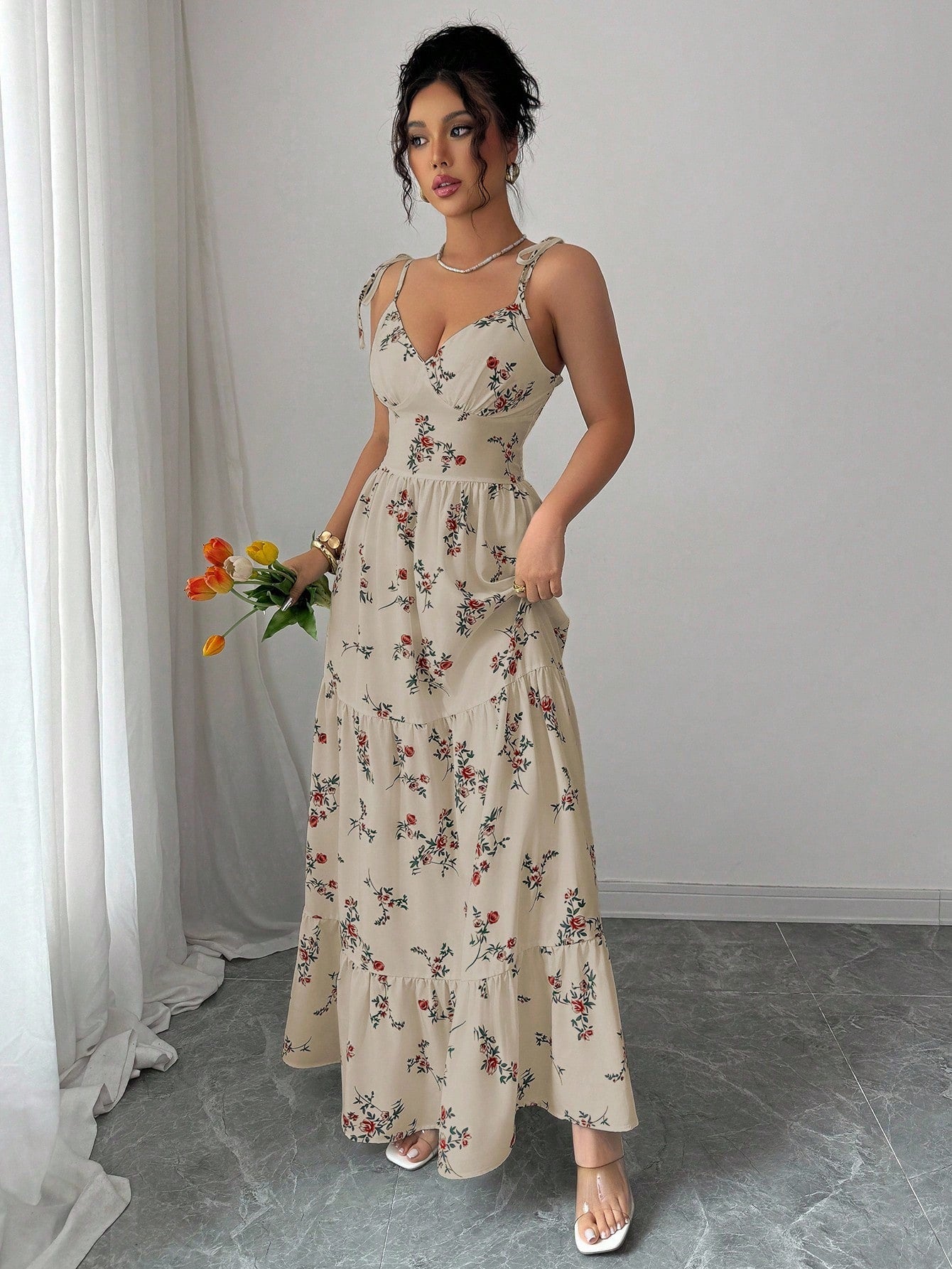 Vestido Longo Estampado Floral Com Alças Finas Ajustáveis