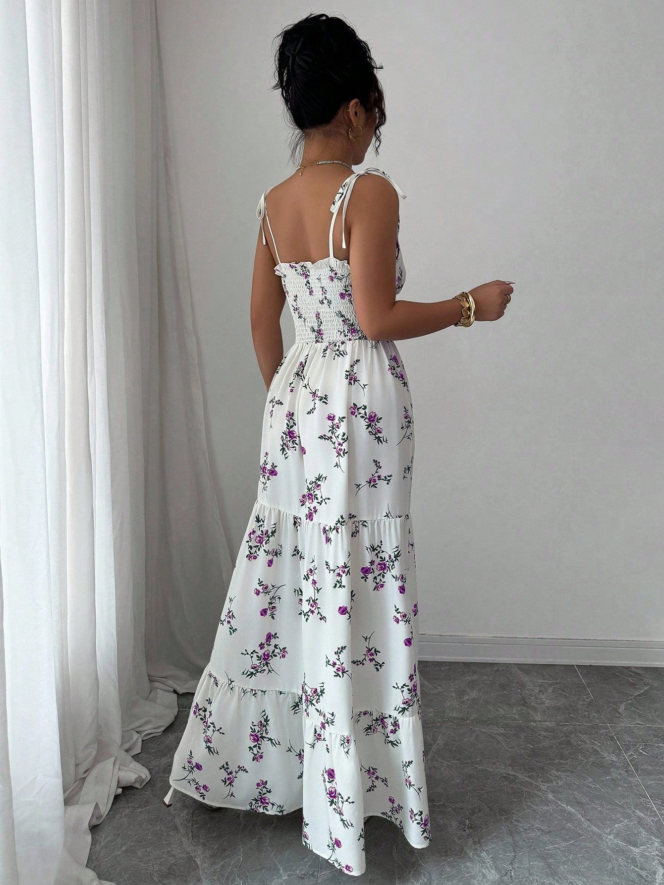 Vestido Longo Estampado Floral Com Alças Finas Ajustáveis