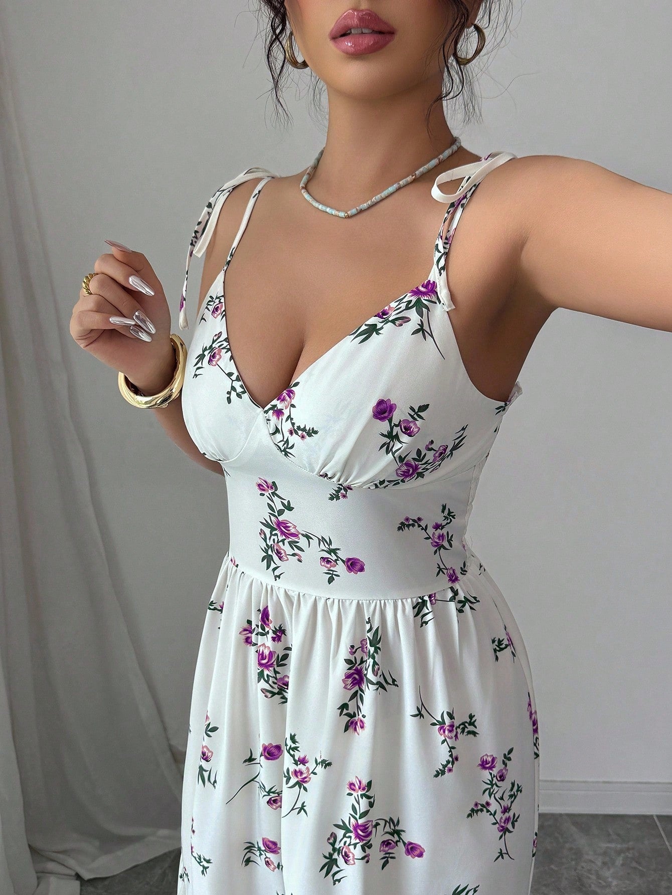Vestido Longo Estampado Floral Com Alças Finas Ajustáveis