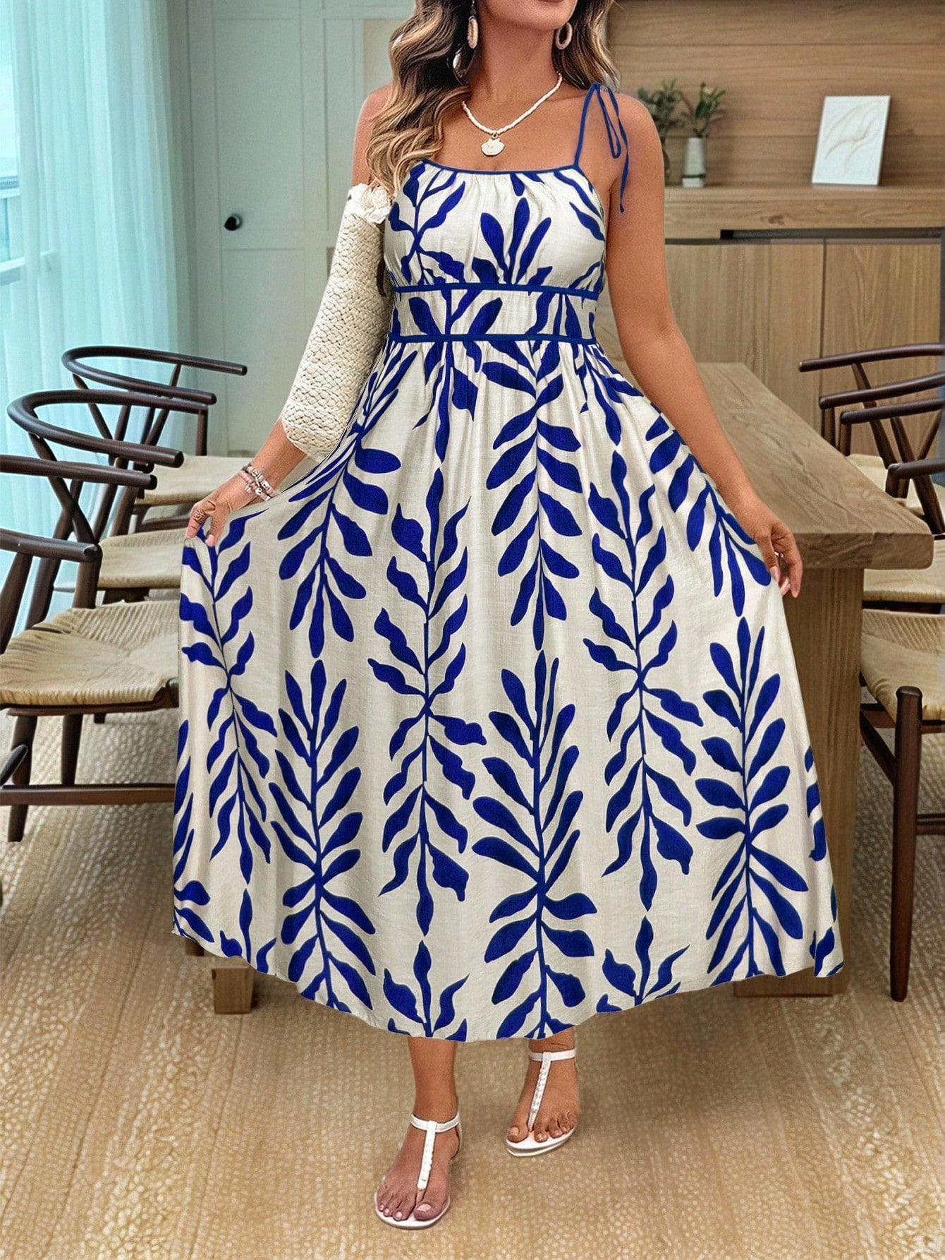 Vestido Longo Estampado com Alças Ajustáveis e Cintura Marcada