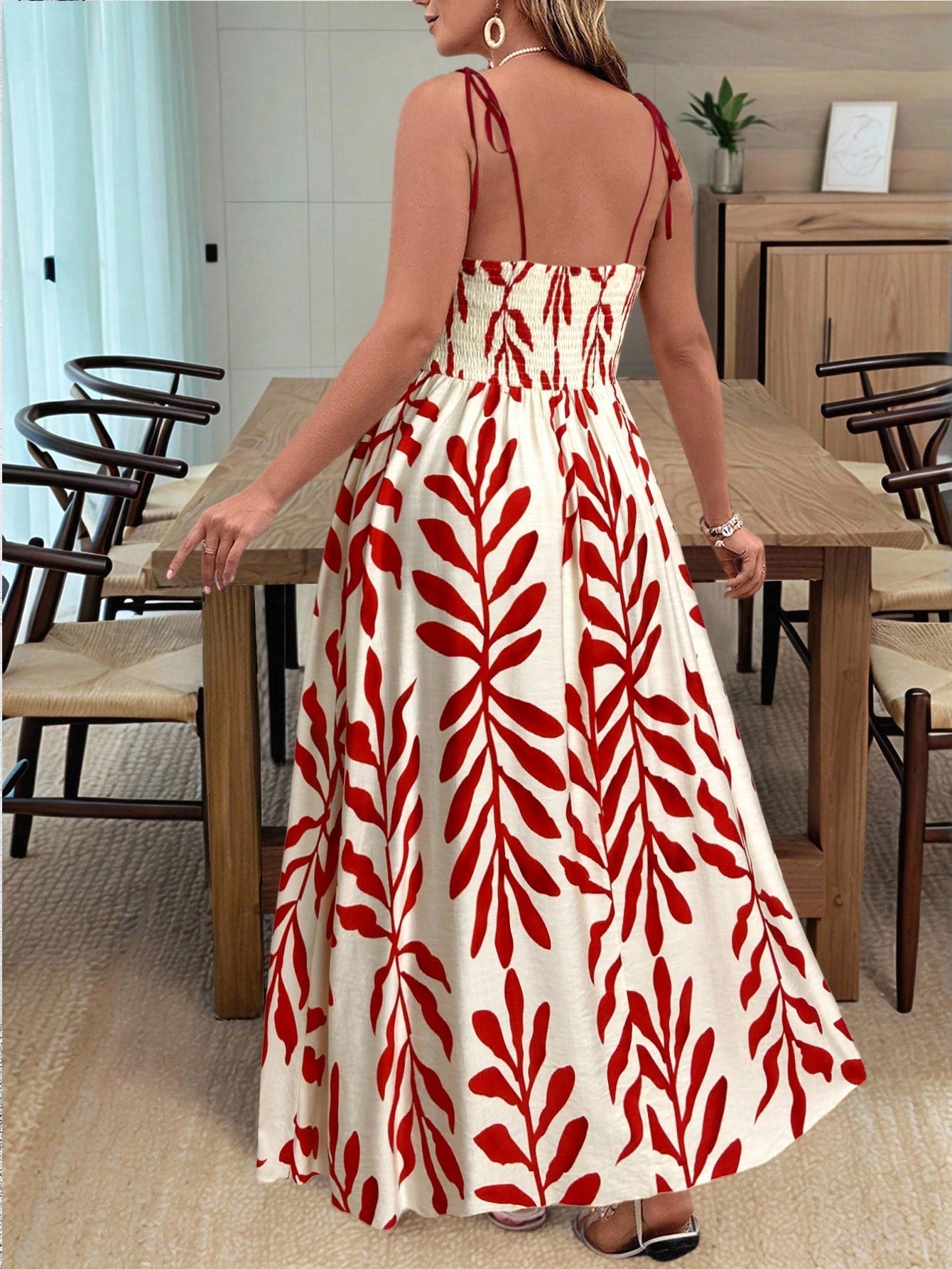 Vestido Longo Estampado com Alças Ajustáveis e Cintura Marcada