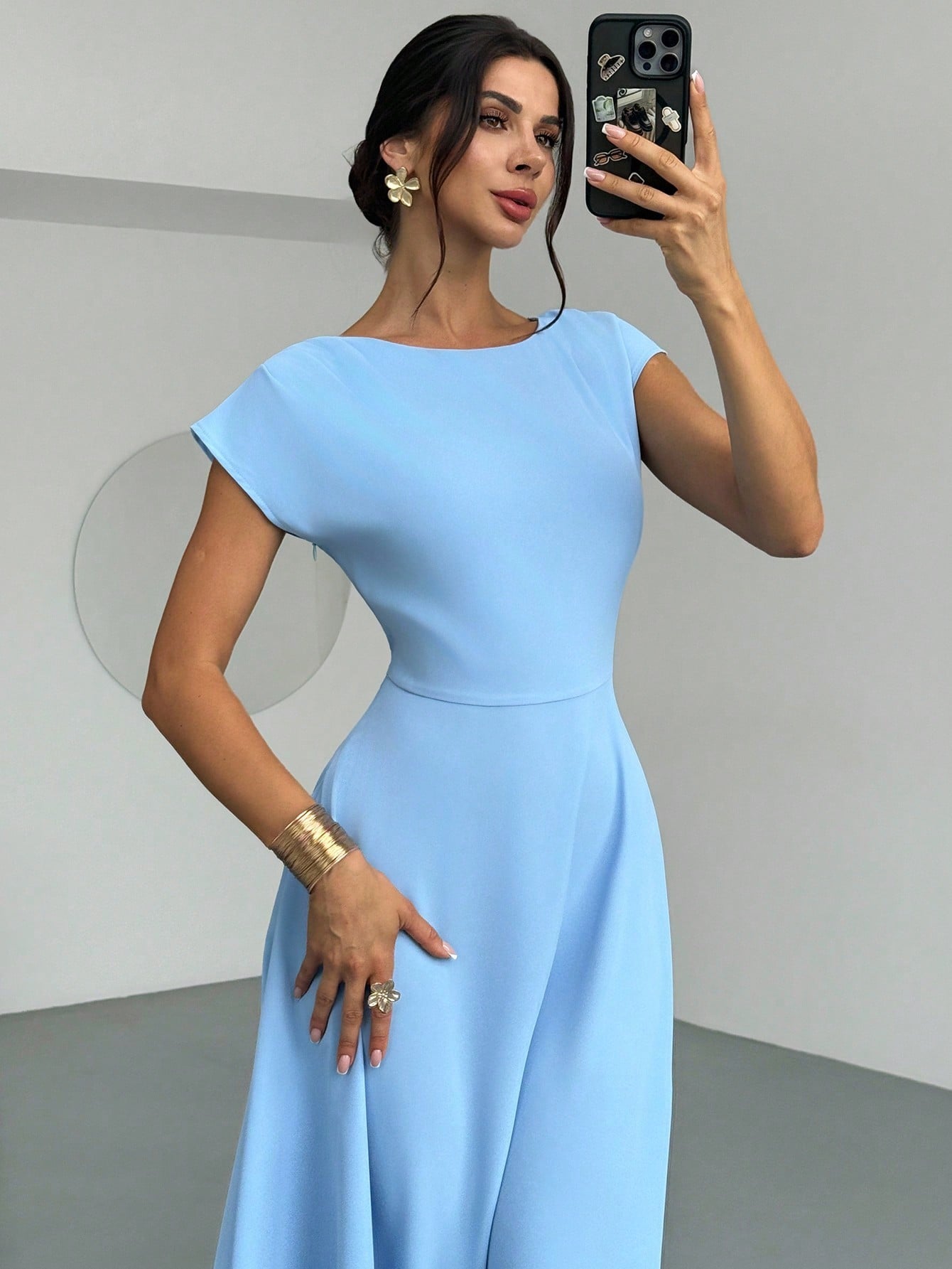 Vestido Midi Evasê Elegante Com Cintura Marcada