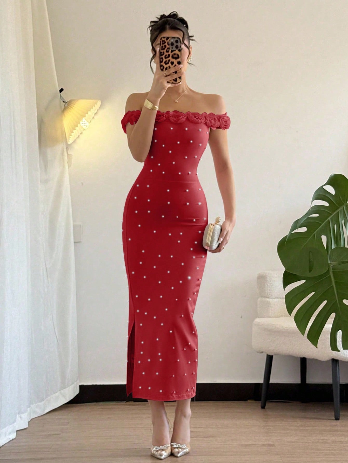 Vestido Longo Ombro a Ombro Com Pérolas e Flores