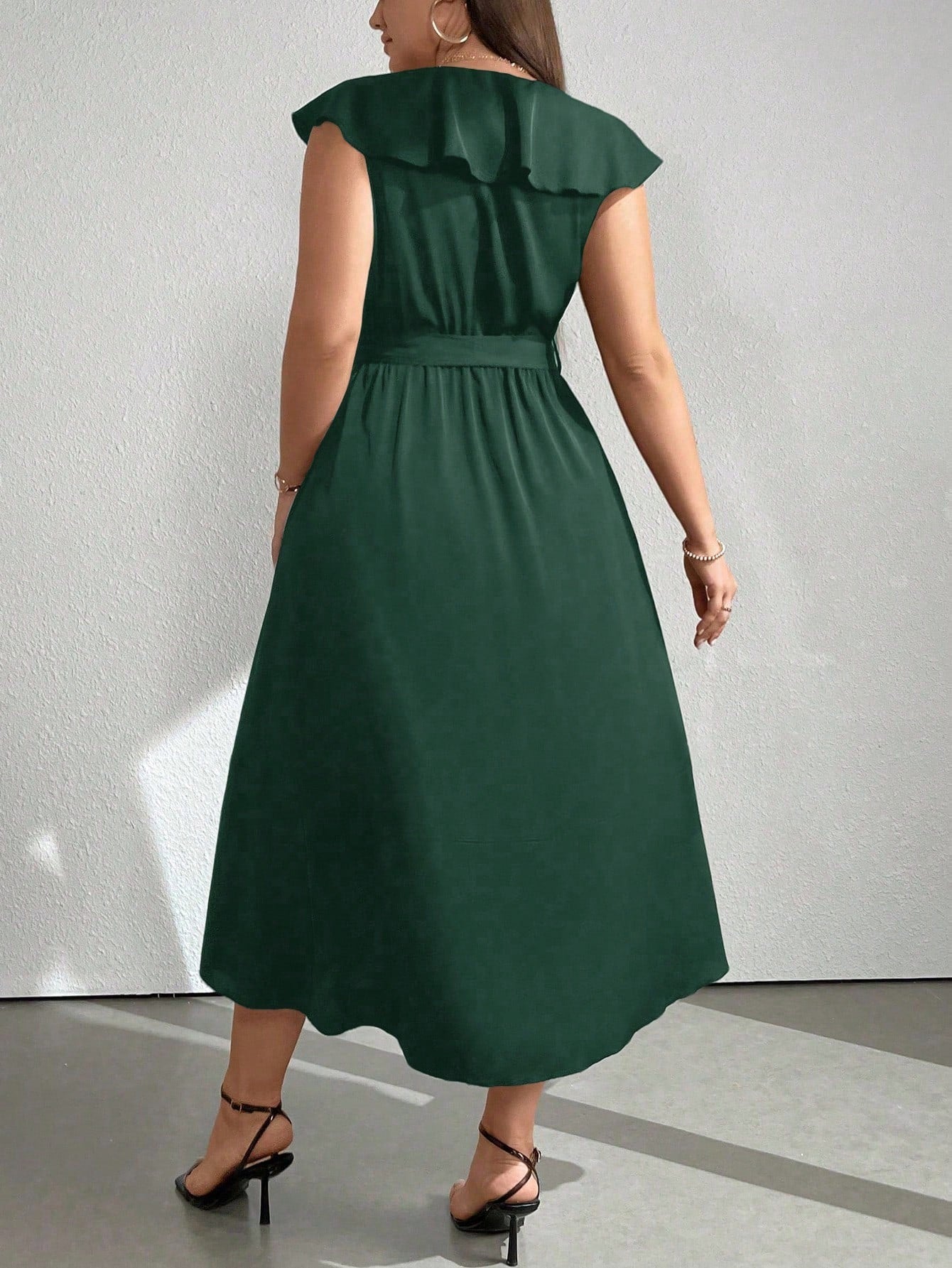 Vestido Midi Envelope Assimétrico Com Faixa