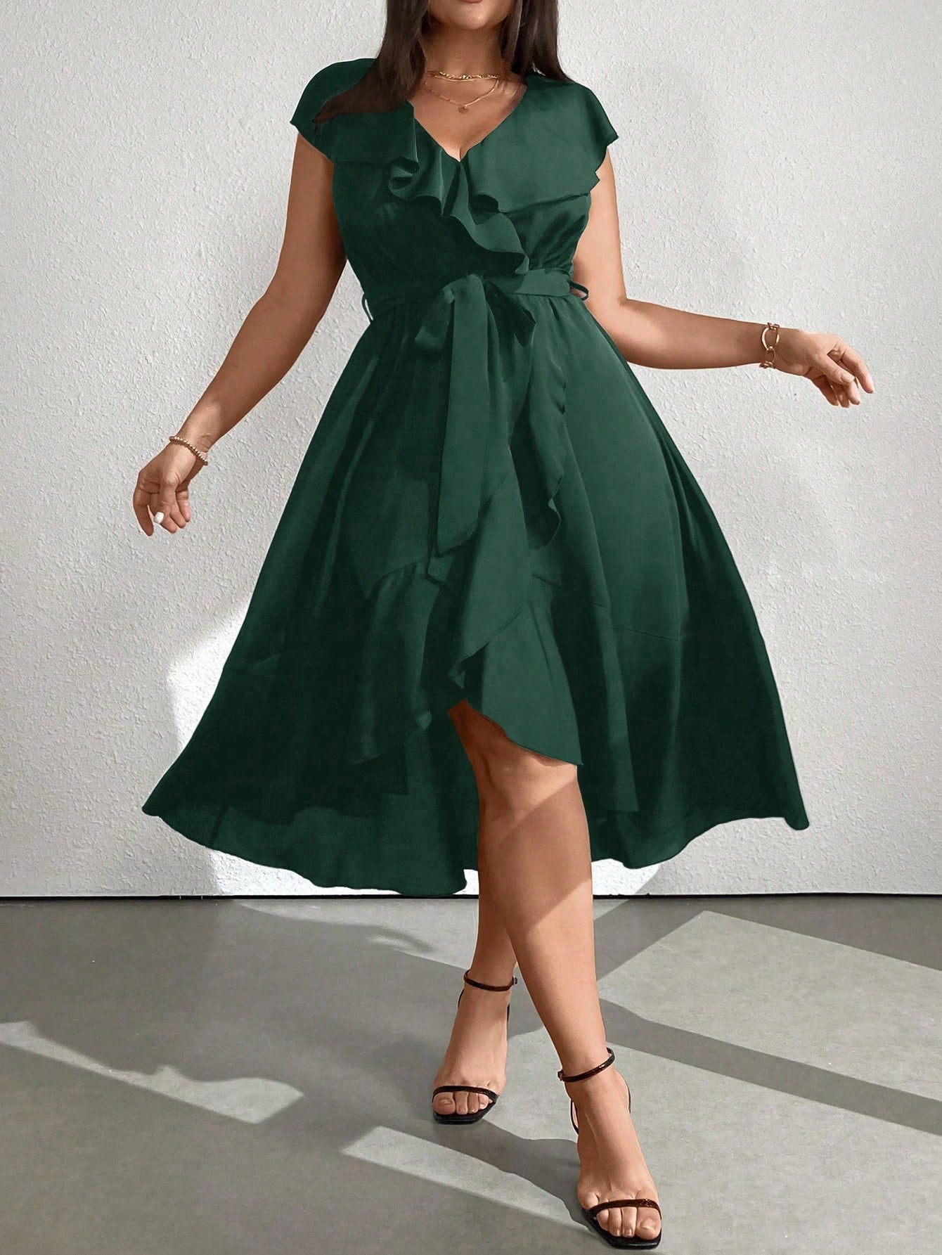Vestido Midi Envelope Assimétrico Com Faixa