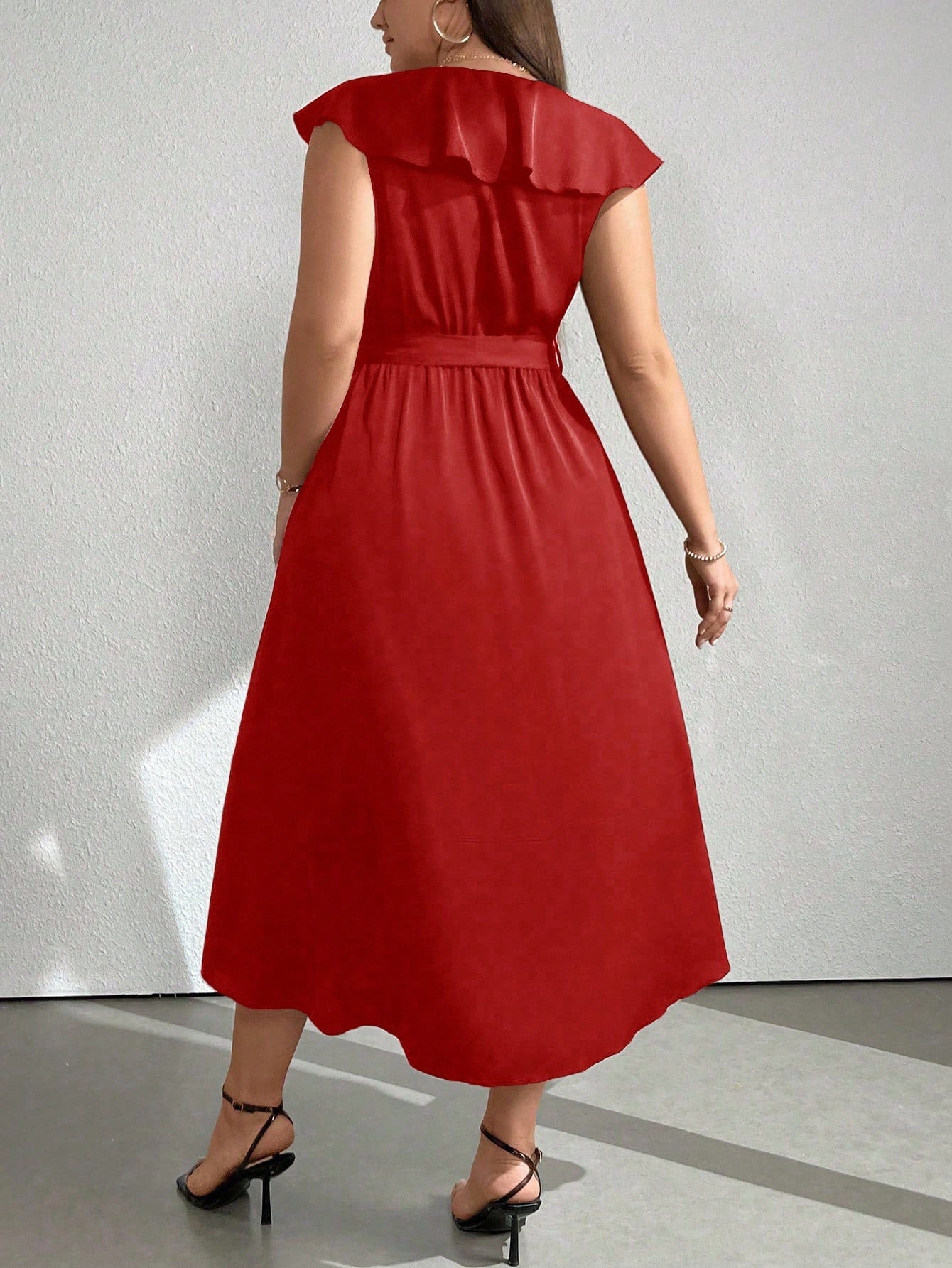 Vestido Midi Envelope Assimétrico Com Faixa