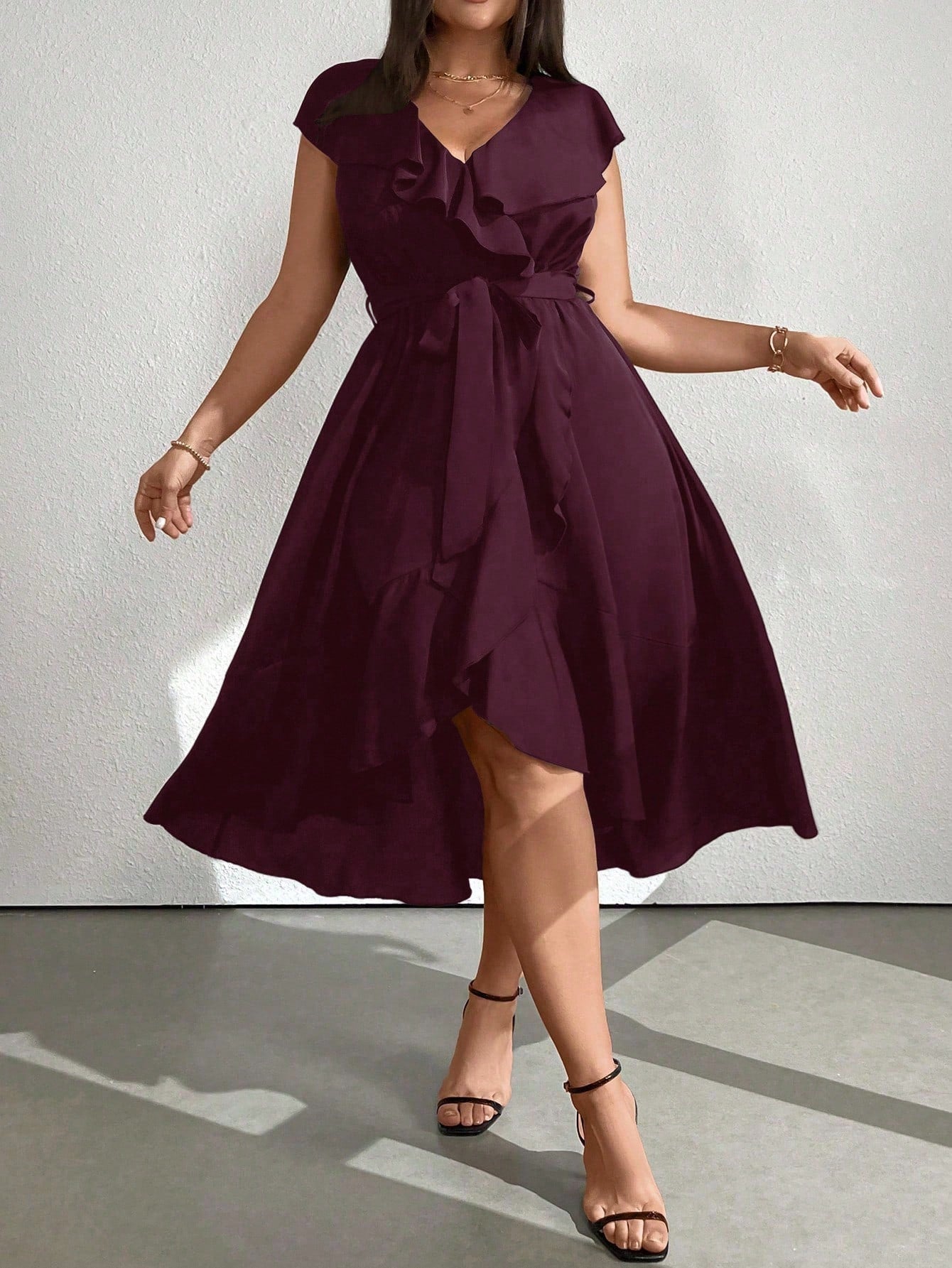 Vestido Midi Envelope Assimétrico Com Faixa