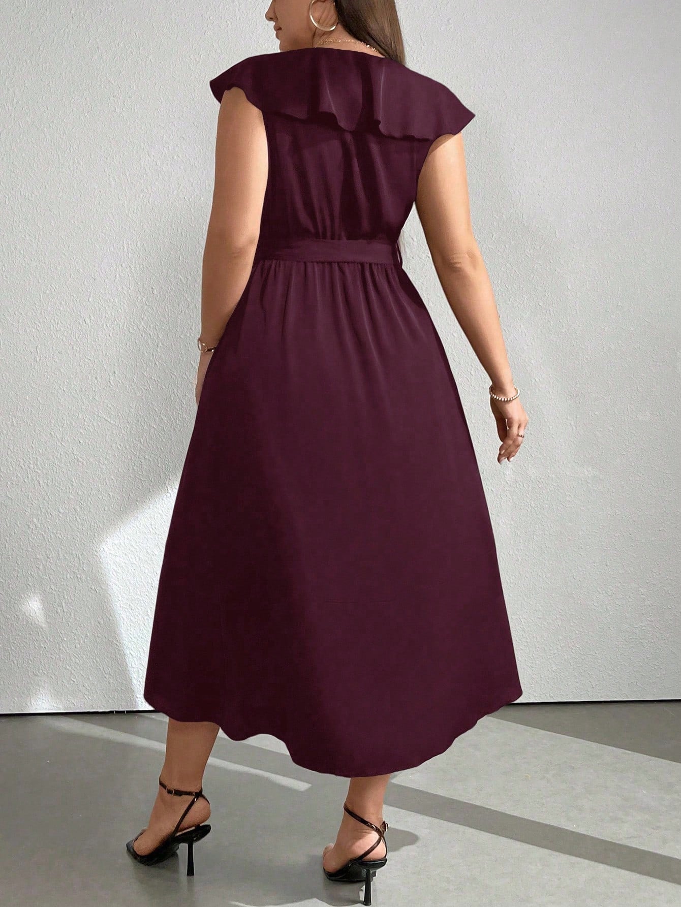 Vestido Midi Envelope Assimétrico Com Faixa