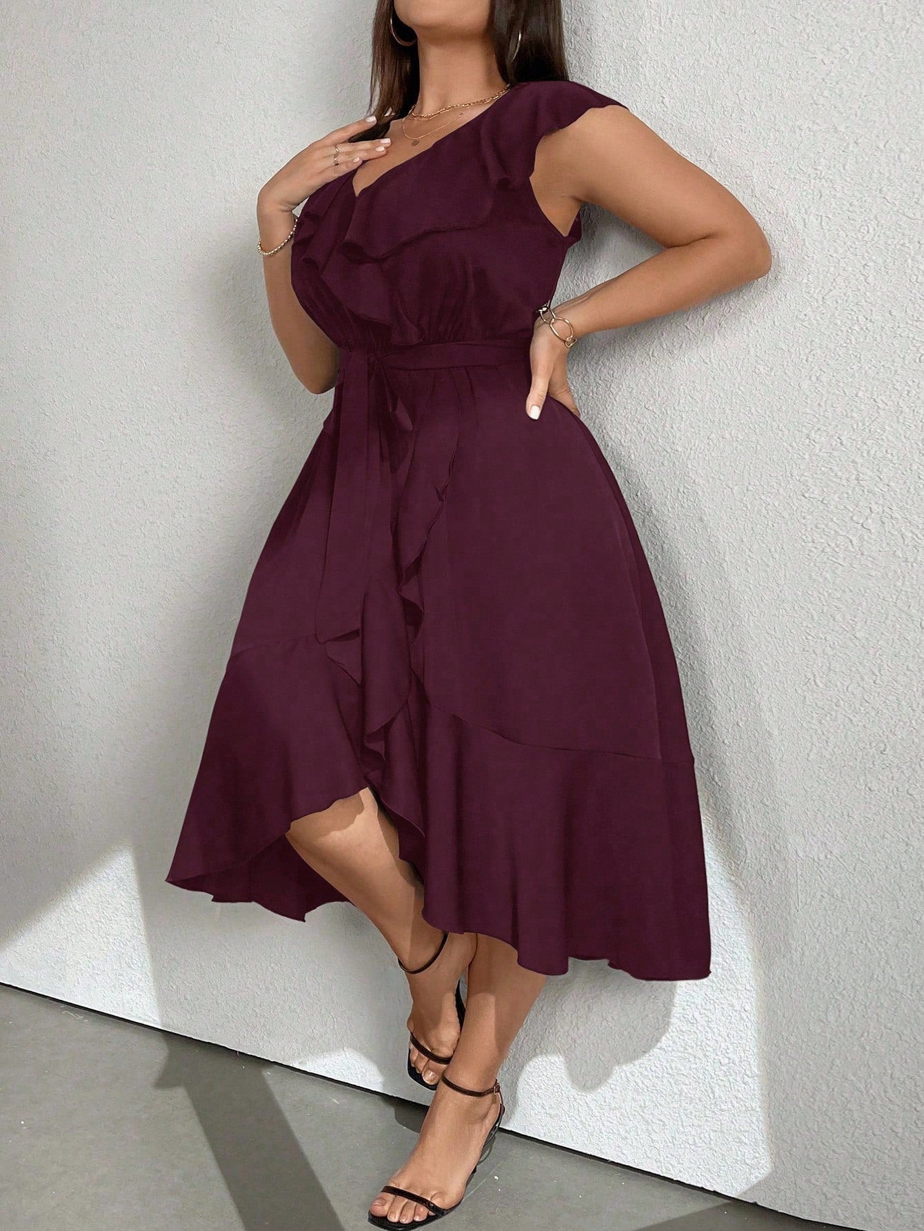 Vestido Midi Envelope Assimétrico Com Faixa