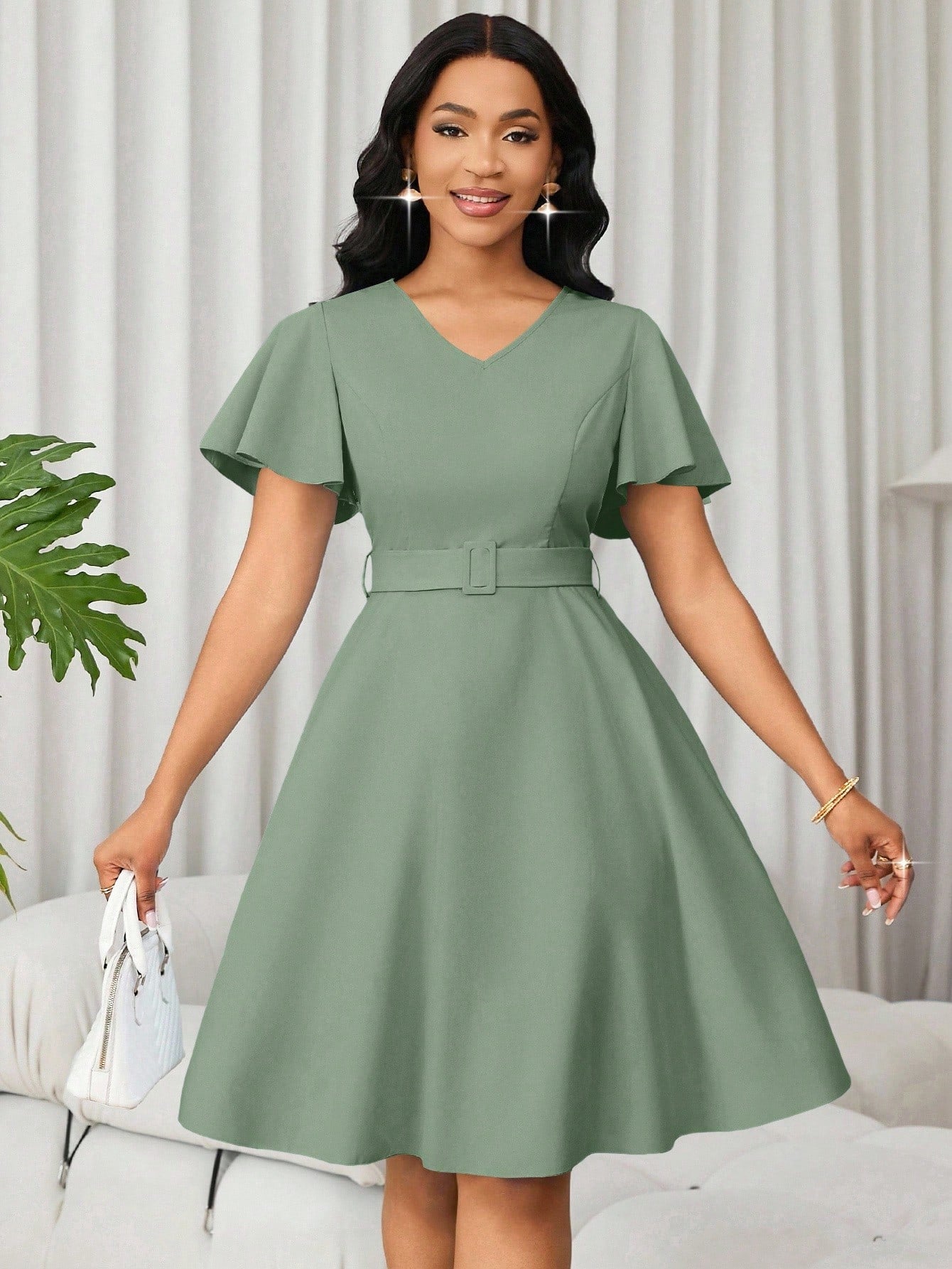 Vestido Curto Evasê Decote V Com Cinto E Manga Flare