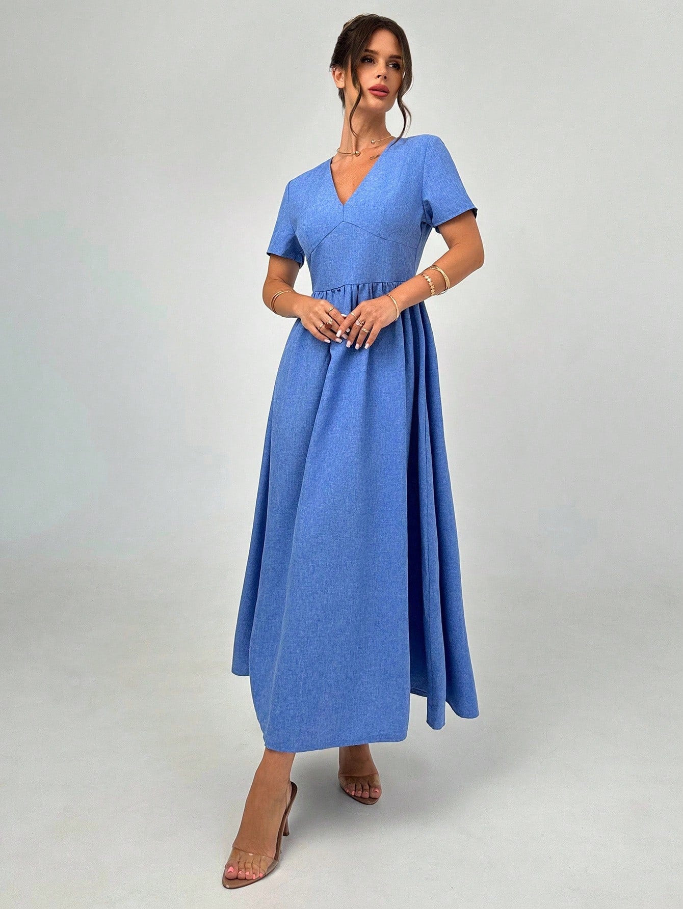 Vestido Longo Evasê Decote V Com Cintura Marcada