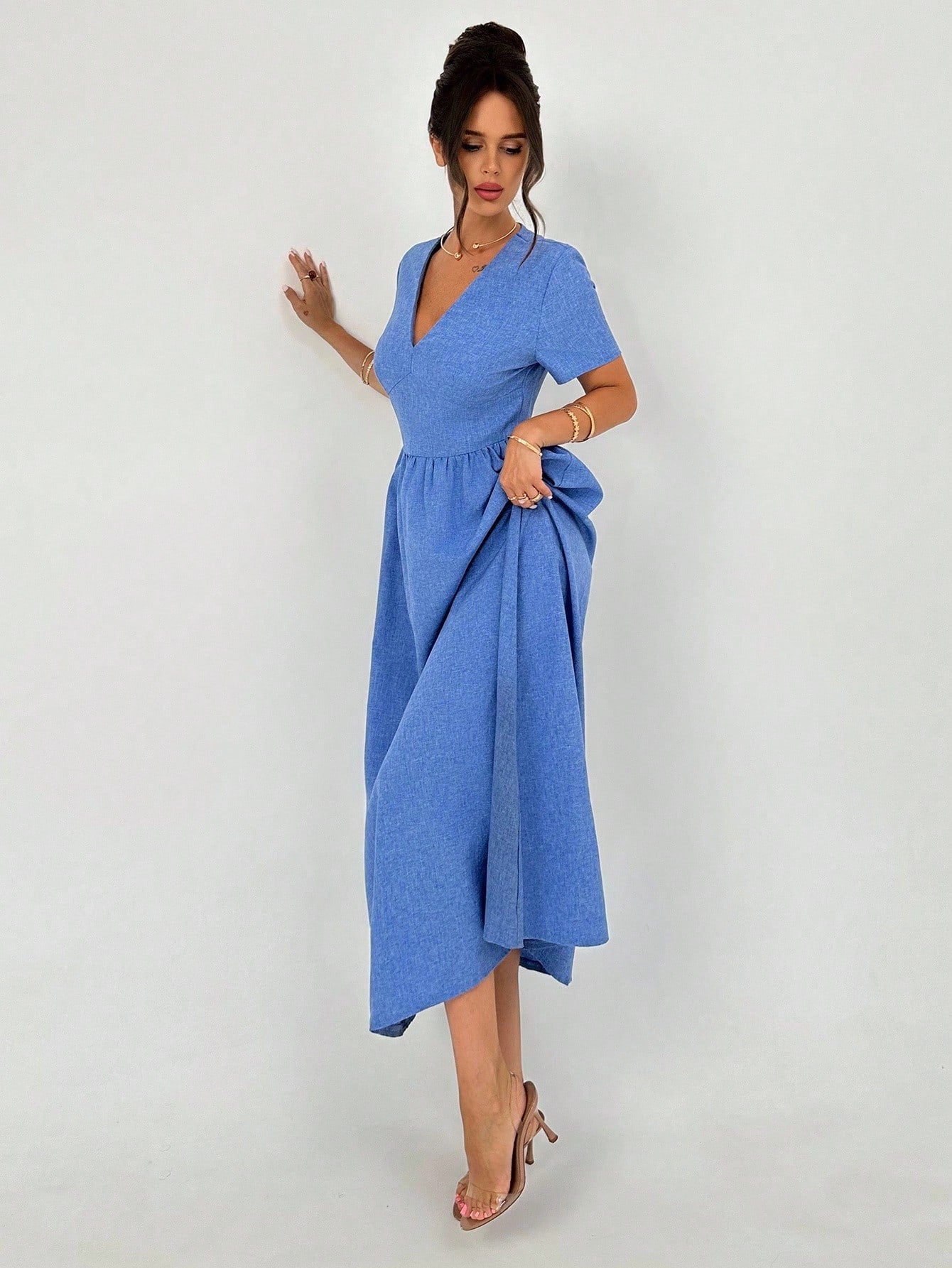 Vestido Longo Evasê Decote V Com Cintura Marcada