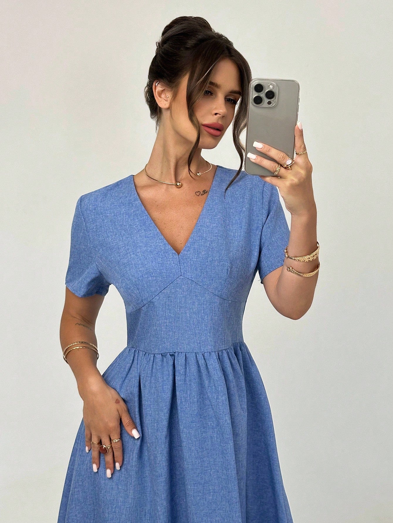 Vestido Longo Evasê Decote V Com Cintura Marcada