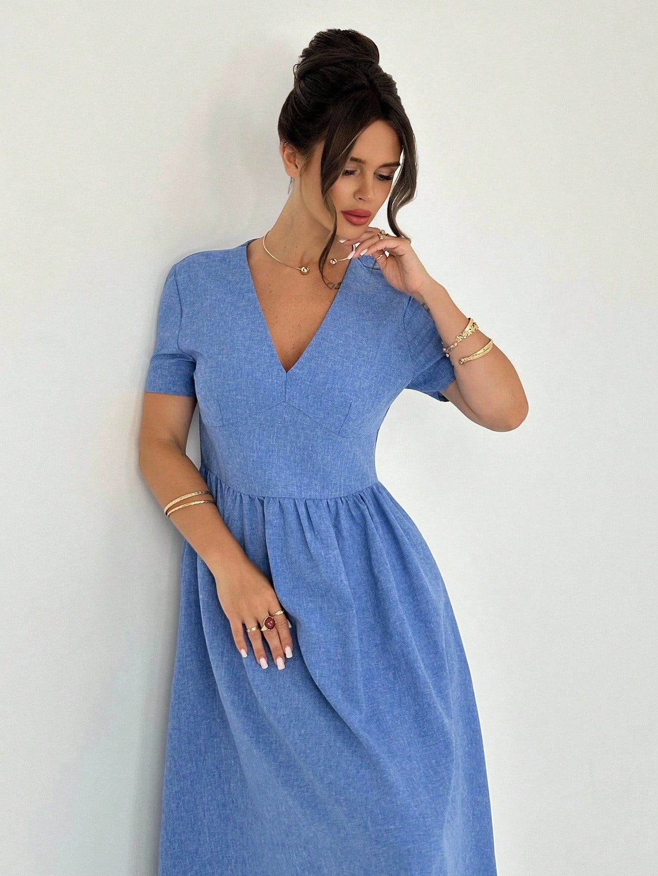 Vestido Longo Evasê Decote V Com Cintura Marcada