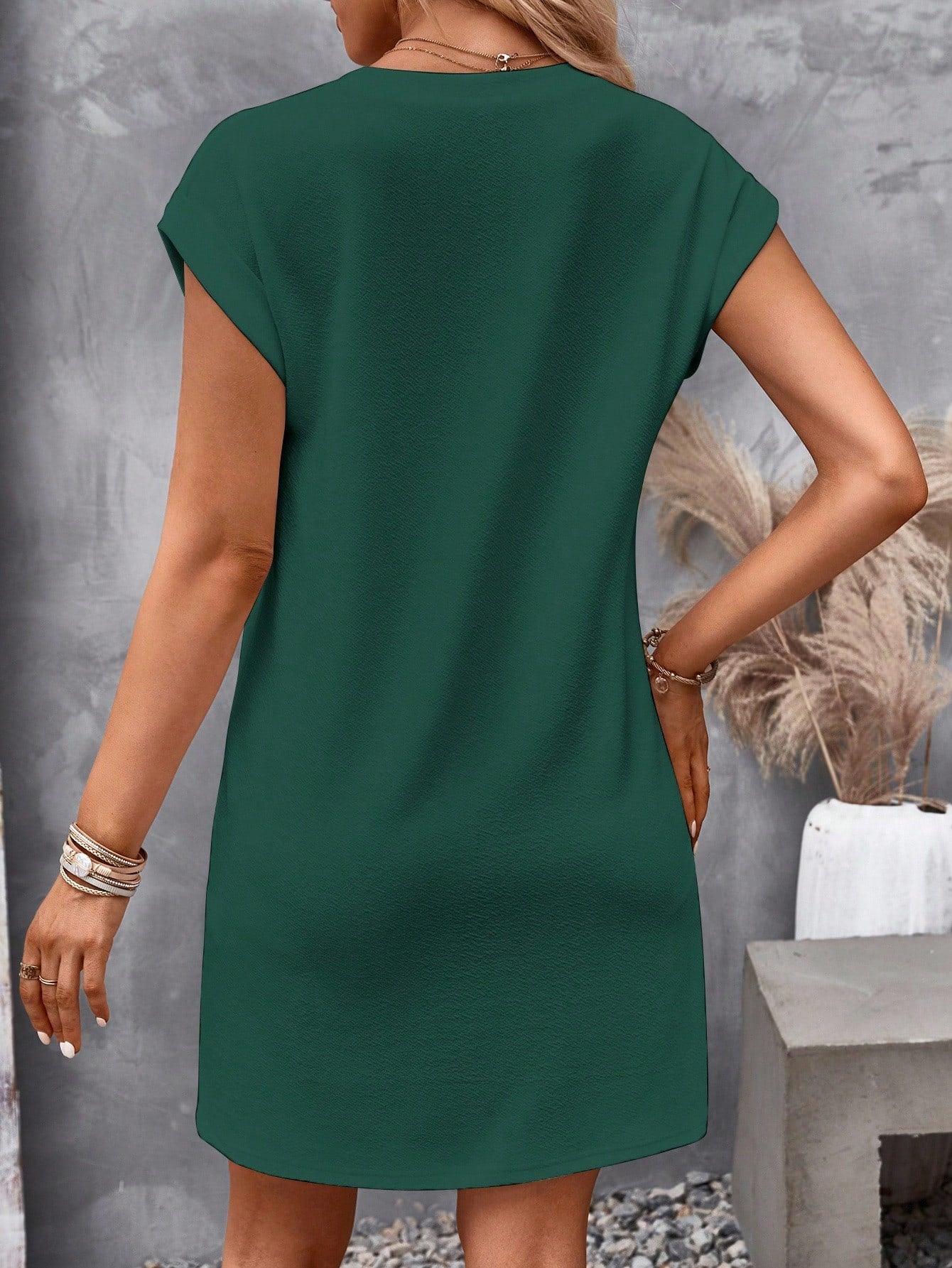 Vestido Curto Casual Com Botões Decorativos