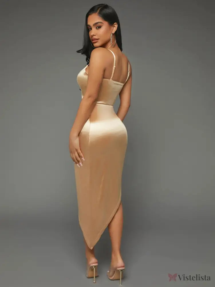 Vestido Curto Elegante Alças Corrente Decote Reto Sofisticado Vestido Curto Elegante Alças Corrente Decote Reto