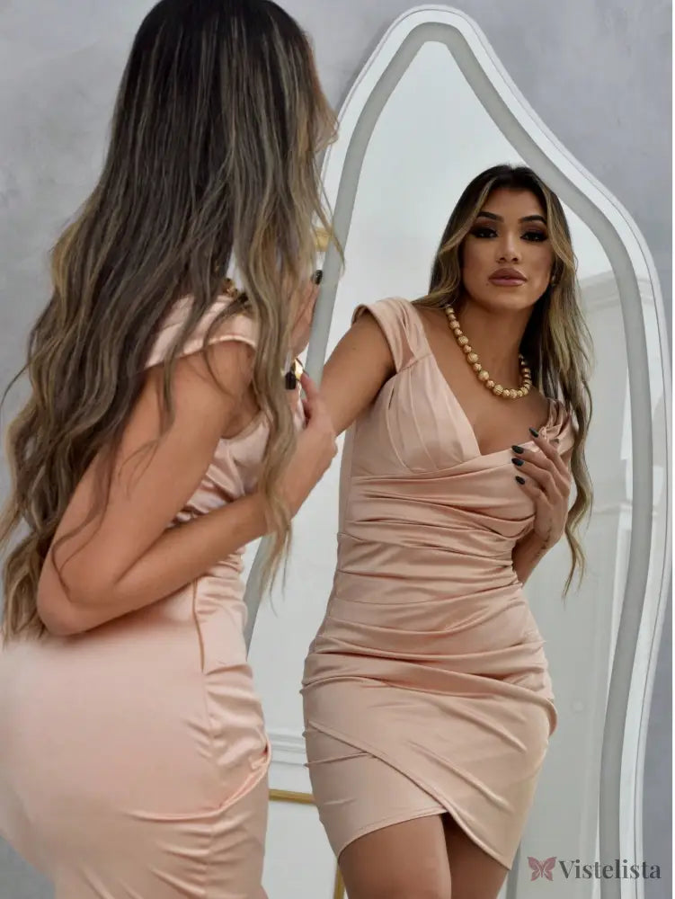Vestido Curto Elegante Justo Decote V Com Barra Assimétrica Vestido Curto Elegante Justo Decote V Com Barra Assimétrica