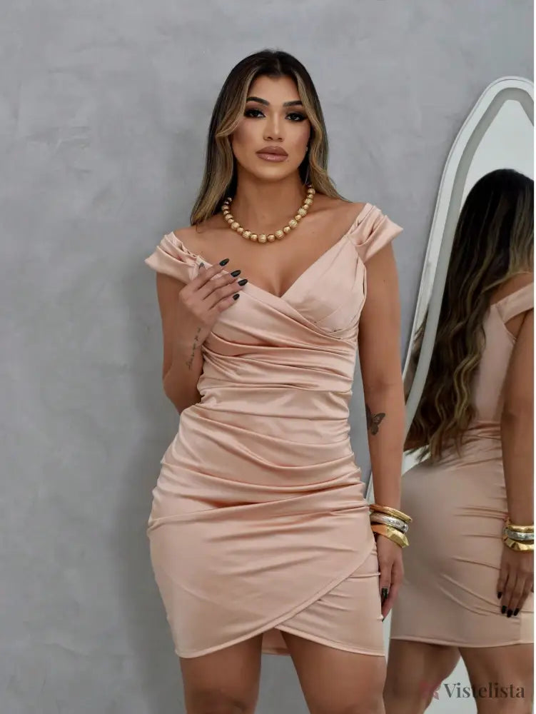 Vestido Curto Elegante Justo Decote V Com Barra Assimétrica Vestido Curto Elegante Justo Decote V Com Barra Assimétrica