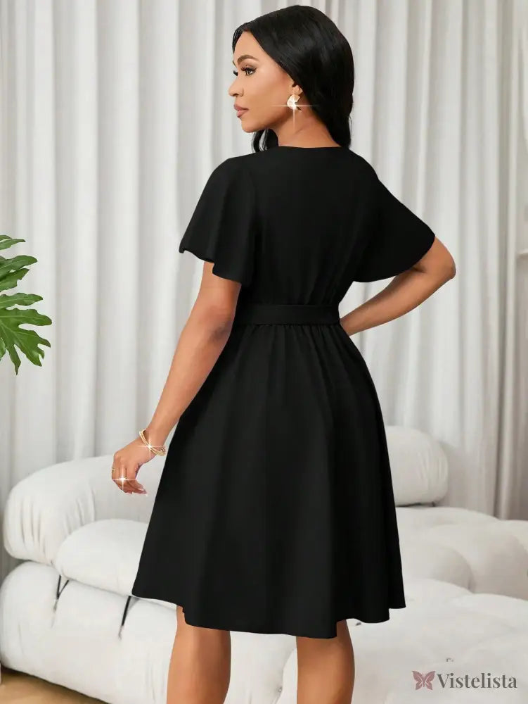 Vestido Curto Evasê Decote V Com Cinto E Manga Flare Vestido Curto Evasê Decote V Com Cinto E Manga Flare