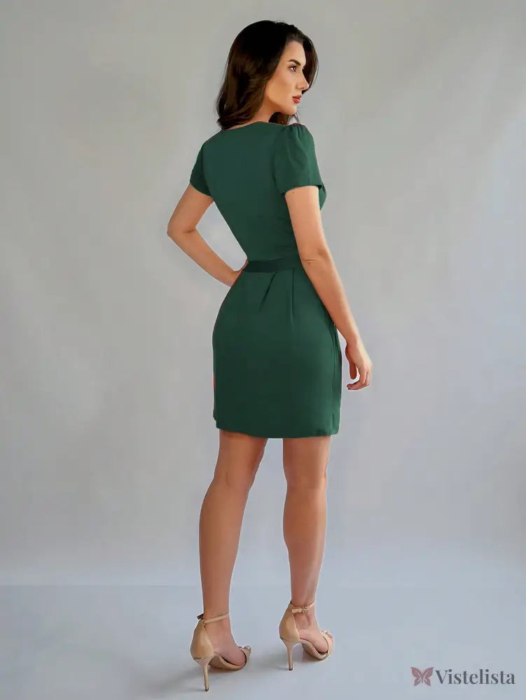 Vestido Curto Evasê Decote V Transpassado Elegante Vestido Curto Evasê Decote V Transpassado Elegante