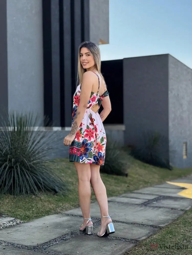 Vestido Curto Evasê Estampado Floral Com Alças Finas Vestido Curto Evasê Estampado Floral Com Alças Finas