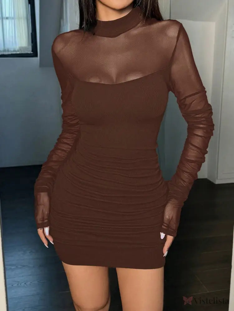Vestido Curto Justo Manga Longa Transparente Com Gola Alta Vestido Curto Justo Manga Longa Transparente Com Gola Alta