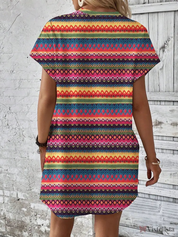 Vestido Curto Listrado Casual Com Bolsos Laterais Vestido Curto Listrado Casual Com Bolsos Laterais