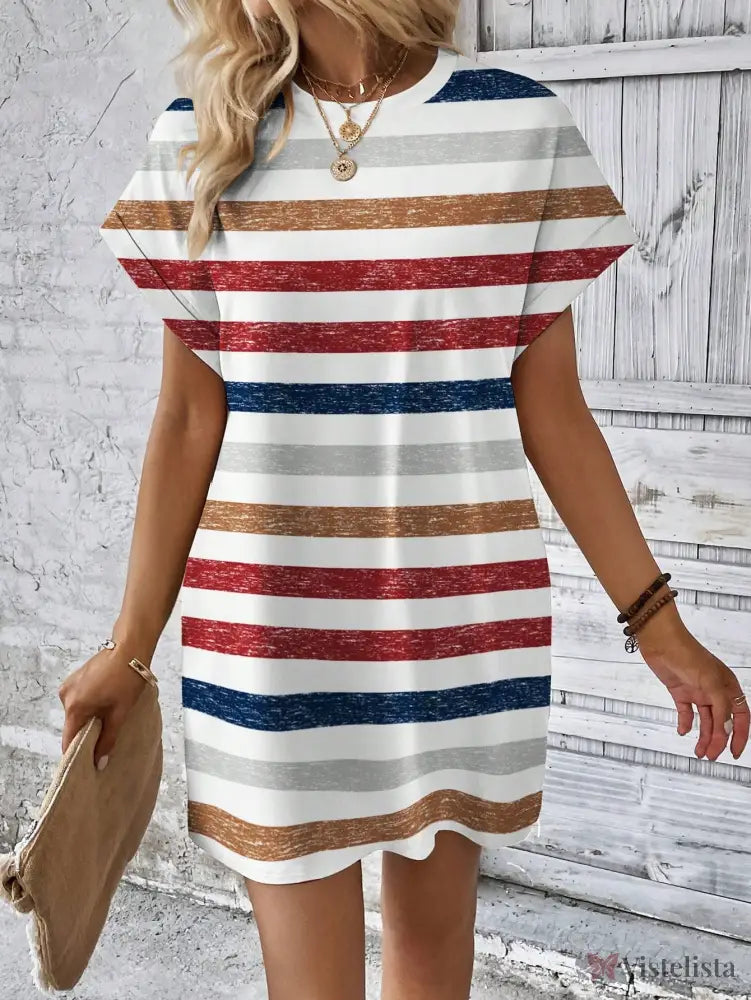 Vestido Curto Listrado Casual Com Bolsos Laterais Vestido Curto Listrado Casual Com Bolsos Laterais