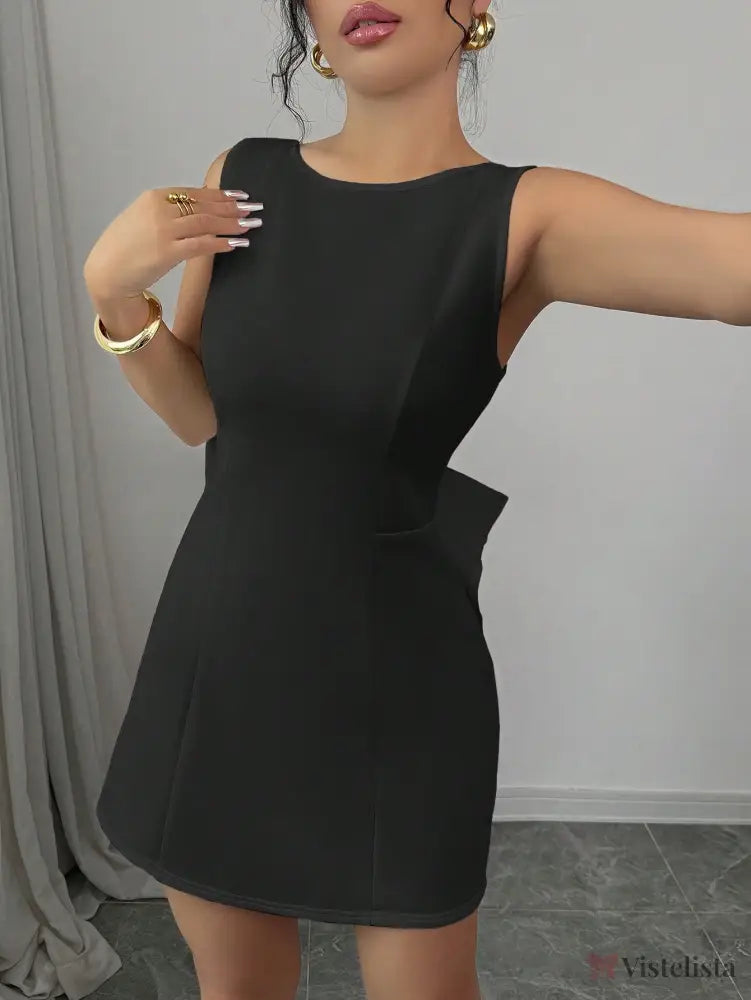 Vestido Elegante Com Decote Profundo E Laço Marcante Vestido Elegante Com Decote Profundo E Laço Marcante