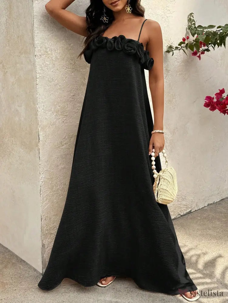 Vestido Longo De Alças Com Detalhe Floral No Decote Vestido Longo De Alças Com Detalhe Floral No Decote
