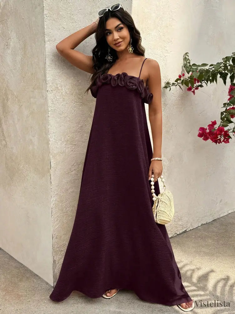 Vestido Longo De Alças Com Detalhe Floral No Decote Vestido Longo De Alças Com Detalhe Floral No Decote
