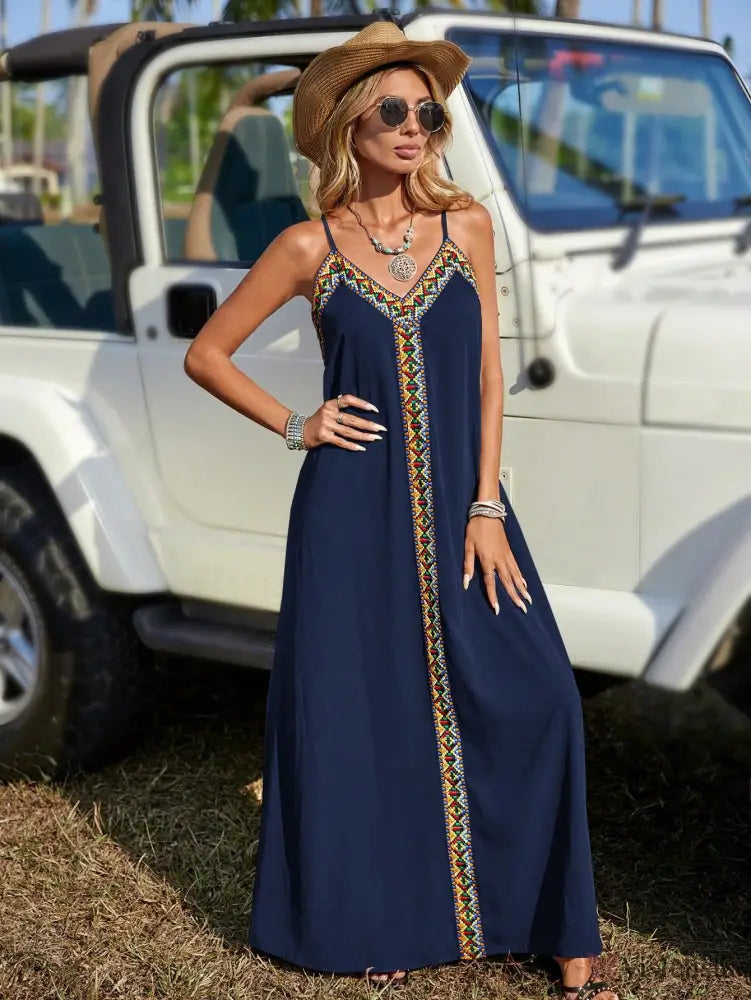 Vestido Longo Preto Com Alças Finas E Detalhe Étnico Frontal Vestido Longo Preto Com Alças Finas E Detalhe Étnico