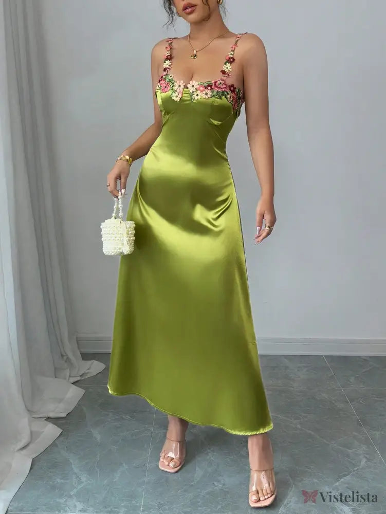 Vestido Midi De Cetim Com Alças Florais Bordadas Vestido Midi De Cetim Com Alças Florais Bordadas
