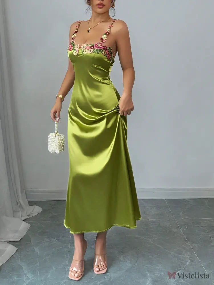 Vestido Midi De Cetim Com Alças Florais Bordadas Vestido Midi De Cetim Com Alças Florais Bordadas
