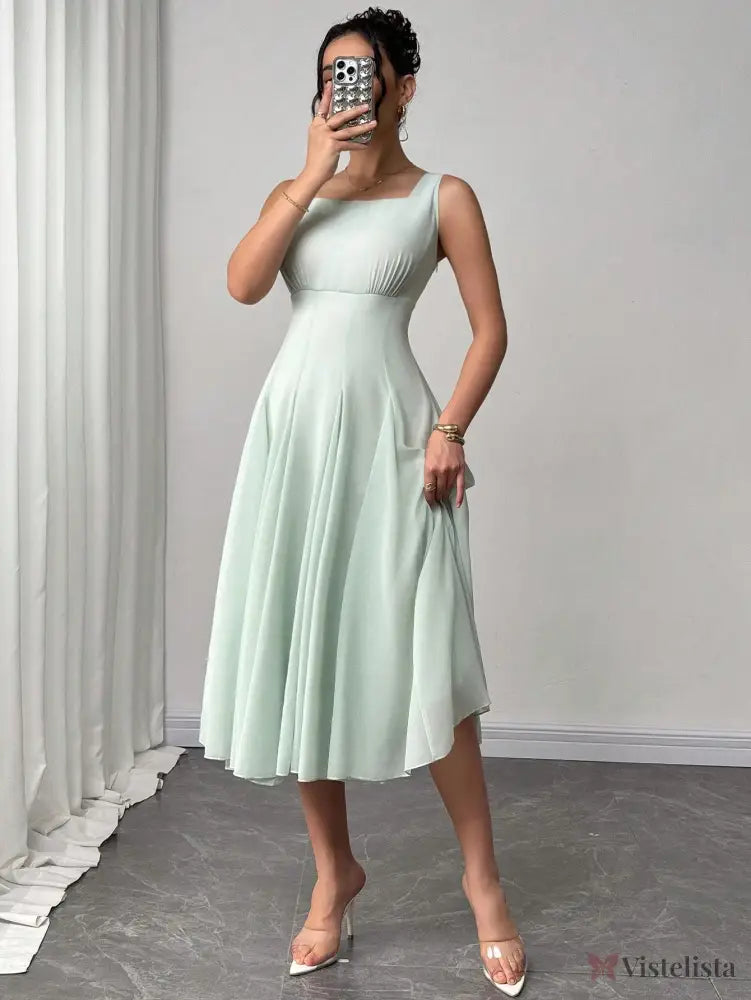Vestido Midi Evasê Com Decote Reto Elegante Vestido Midi Evasê Com Decote Reto Elegante
